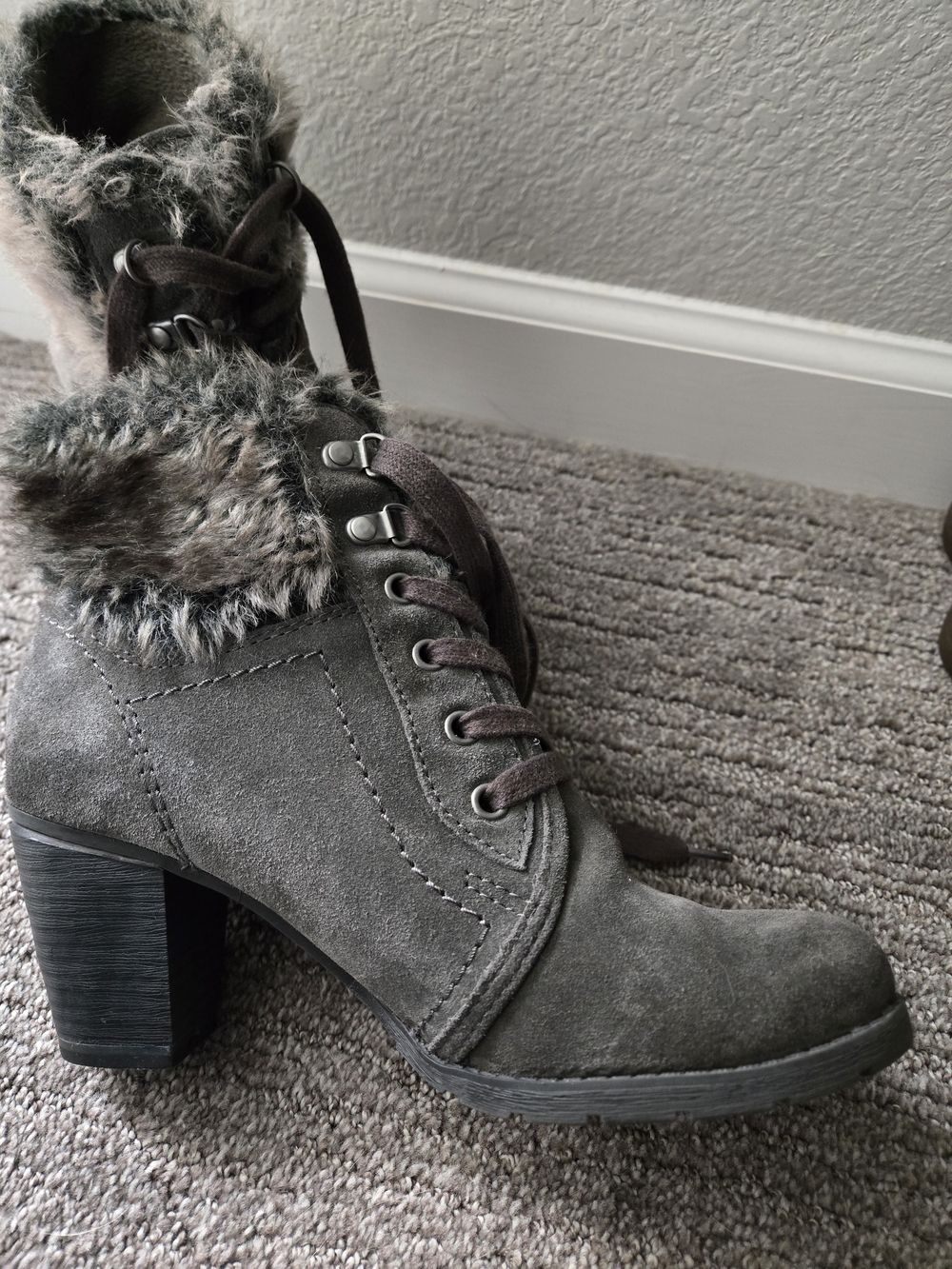 Women’s Grey Faux Fur Suede Lace-Up Block Heel Ankle Boots